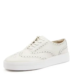 CLARKS Hero Brogue W White