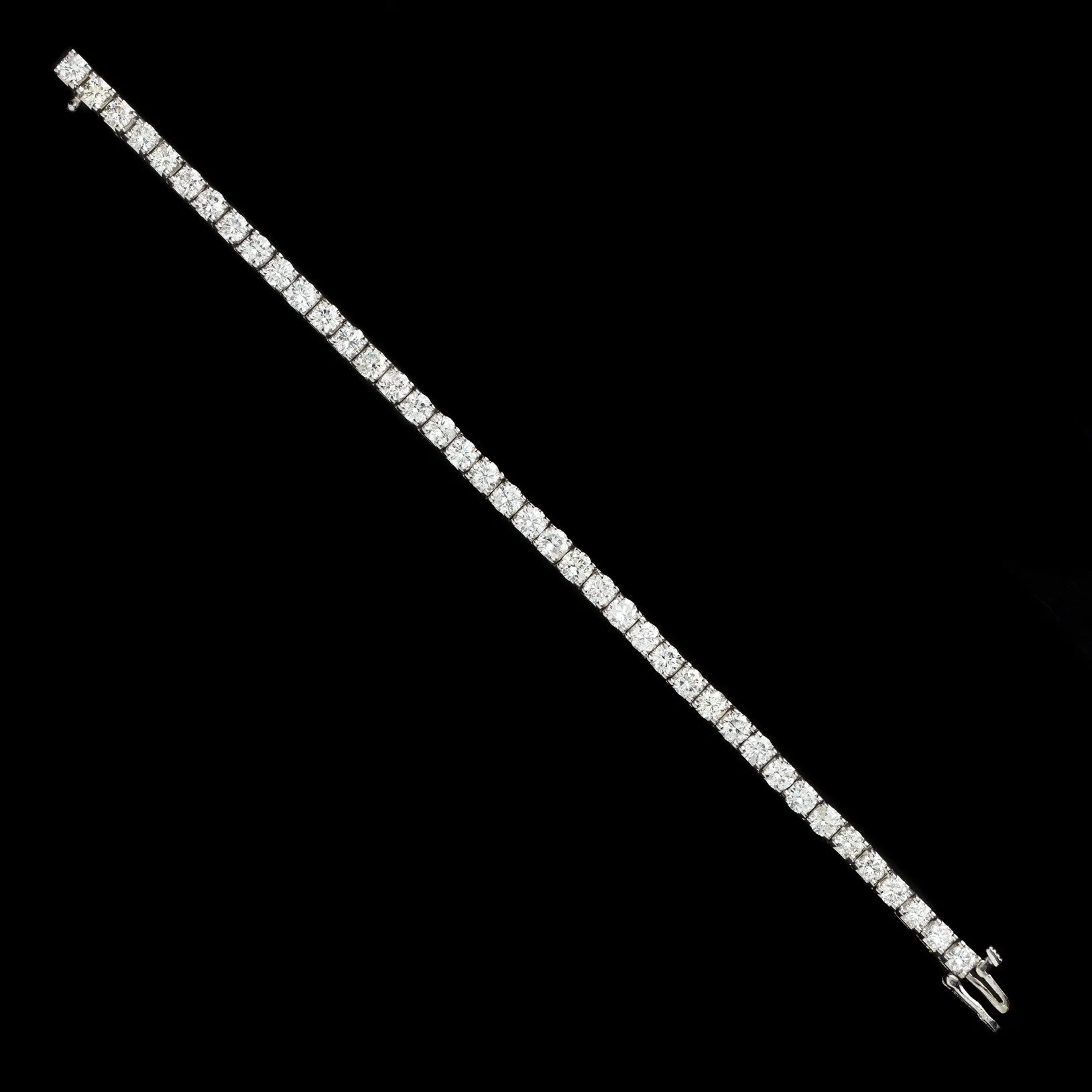 Lovely Platinum & Diamond Tennis Bracelet